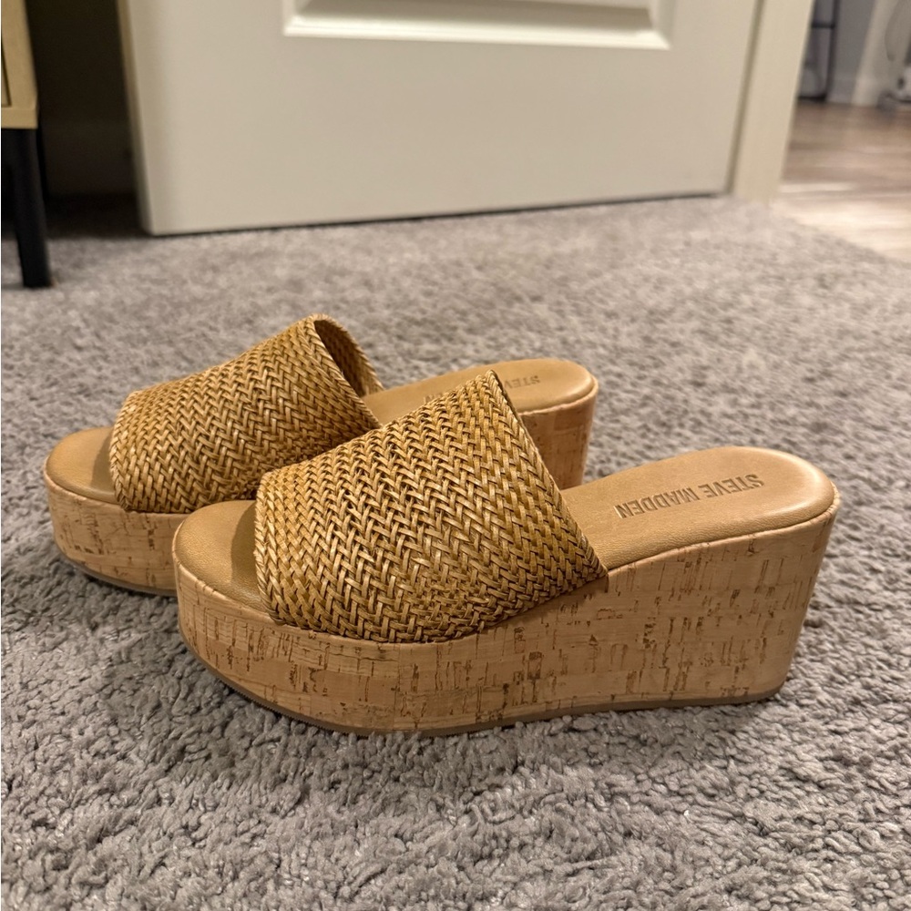NWOT Steve Madden Woven Tan Platform Cork Wedges
